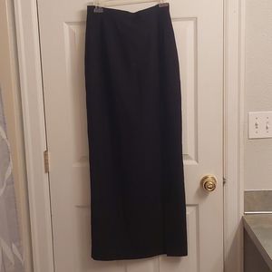 Womans size 10 maxi skirt w/slit up to their😉